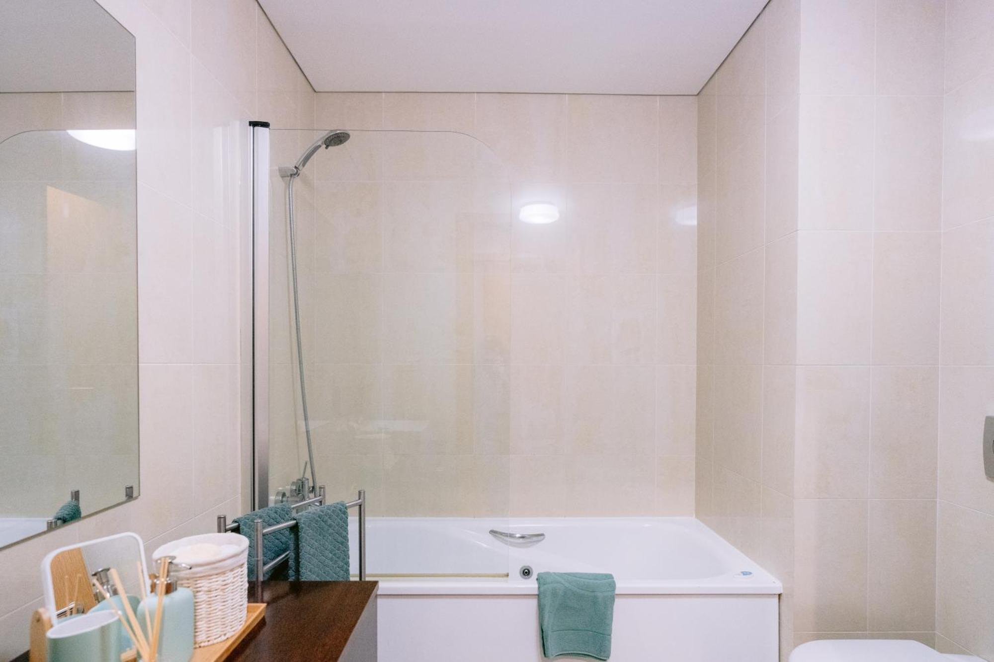 White Family House Apartment Aveiro Bagian luar foto